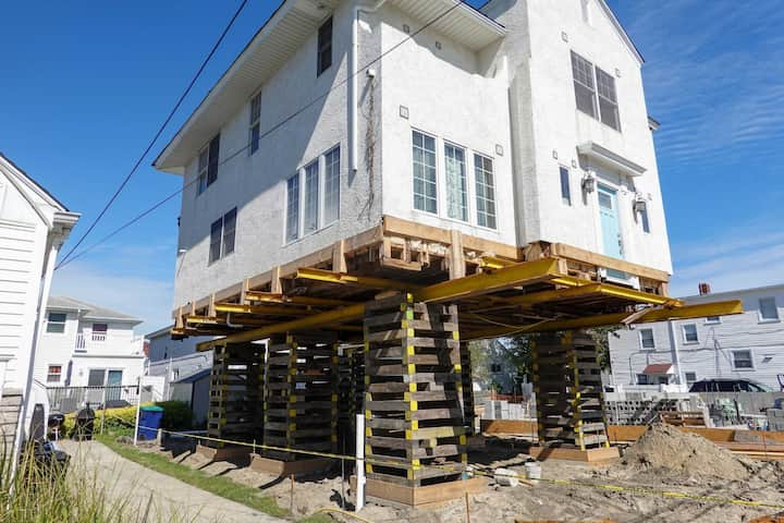 Located in Akron, Ohio, we are a company that specializes in house lifting, small distance house moving, piles and foundations.